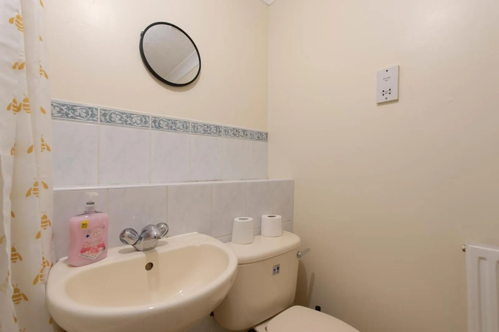 Lovely 5 Bed House With 8 Beds In Thamesmead Thamesmead  United Kingdom