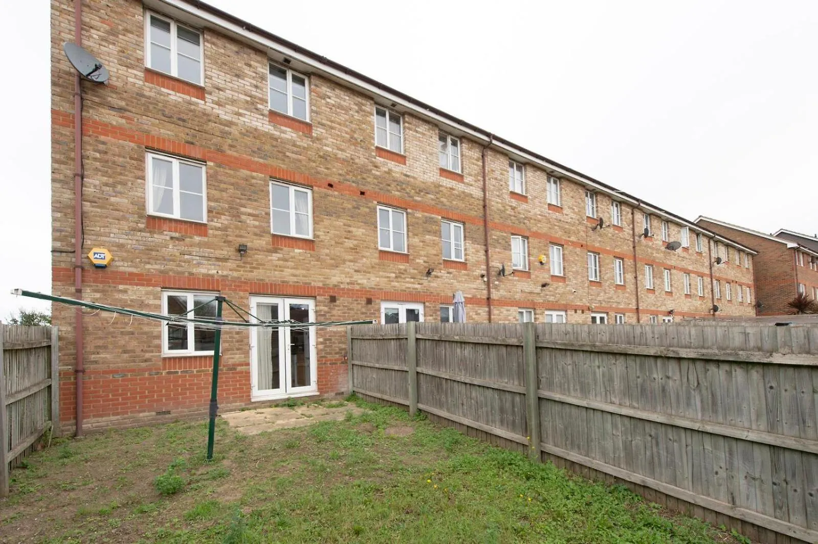 Lovely 5 Bed House With 8 Beds In Thamesmead Thamesmead  United Kingdom
