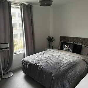  Hostal Barking Riverside
