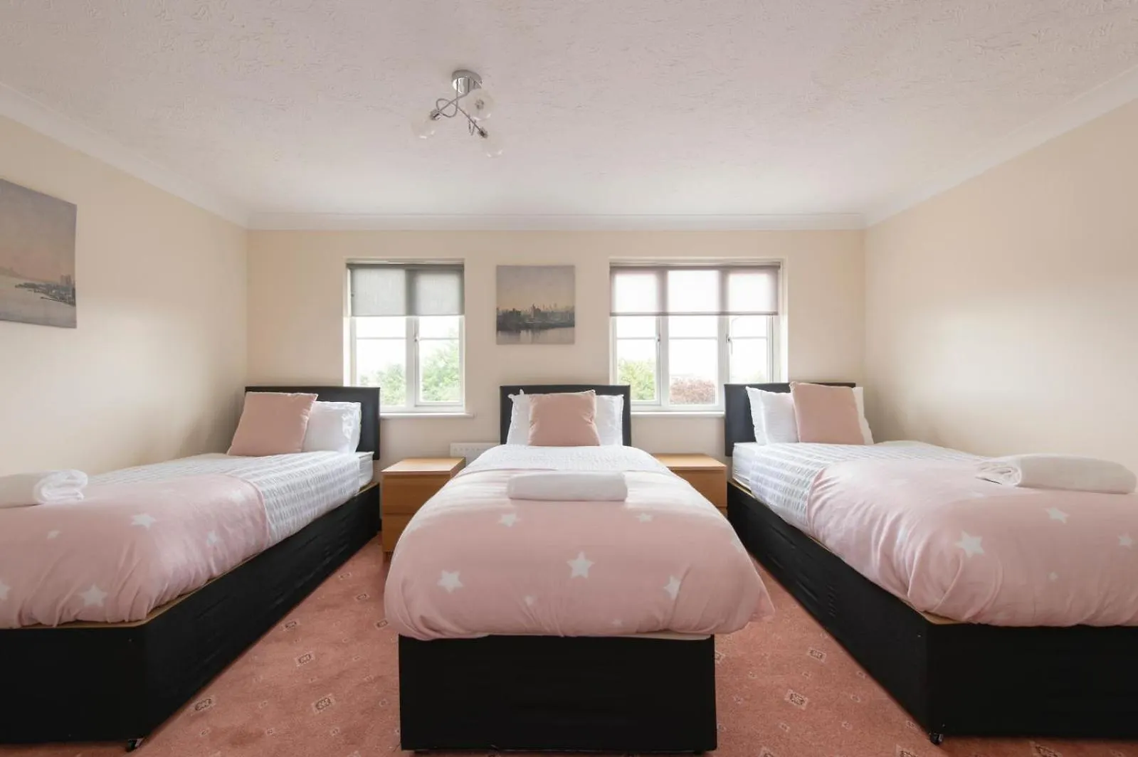 Lovely 5 Bed House With 8 Beds In Thamesmead Thamesmead  Wielka Brytania