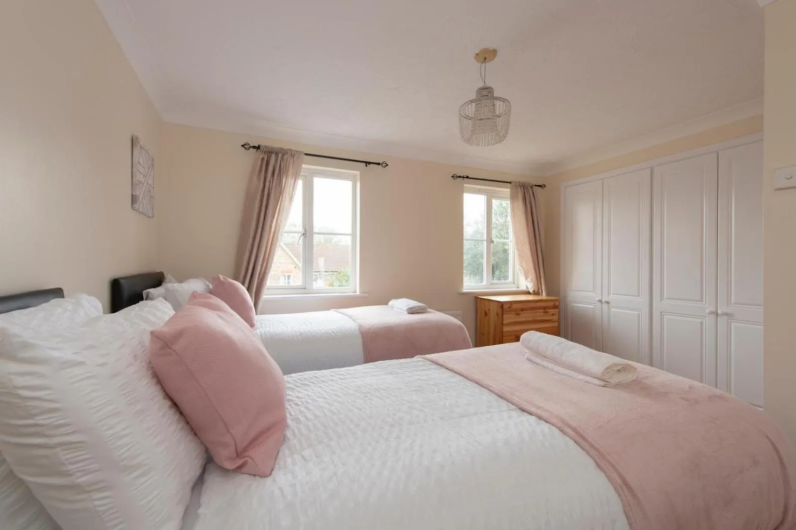 Apartament Lovely 5 Bed House With 8 Beds In Thamesmead Thamesmead