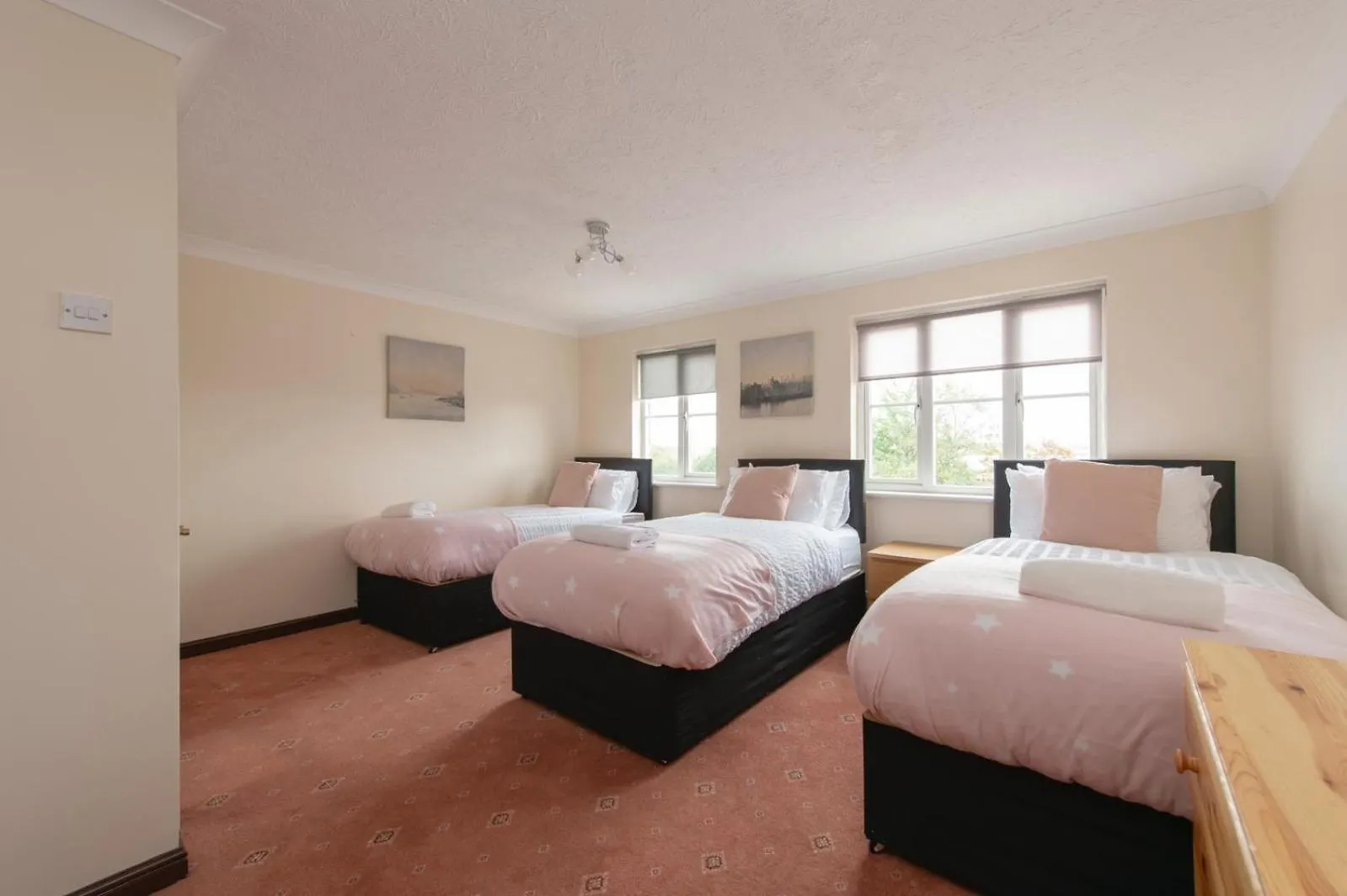 Lovely 5 Bed House With 8 Beds In Thamesmead Thamesmead  Thamesmead (Greater London)