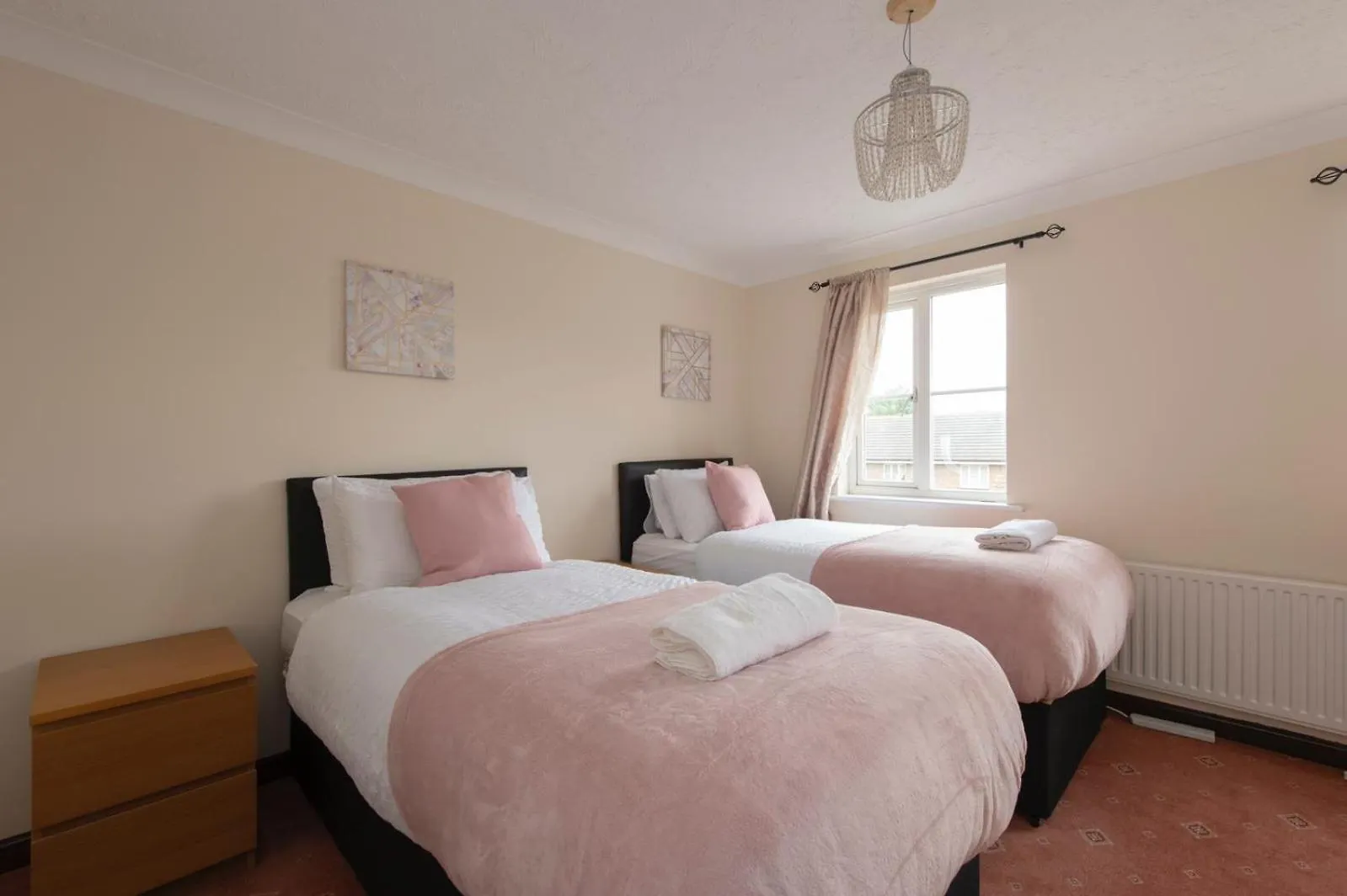 Apartament Lovely 5 Bed House With 8 Beds In Thamesmead Thamesmead