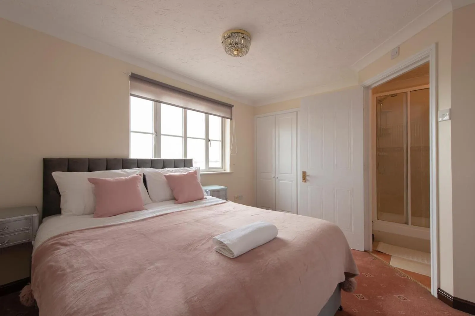 Lovely 5 Bed House With 8 Beds In Thamesmead Thamesmead  Apartament Thamesmead (Greater London)