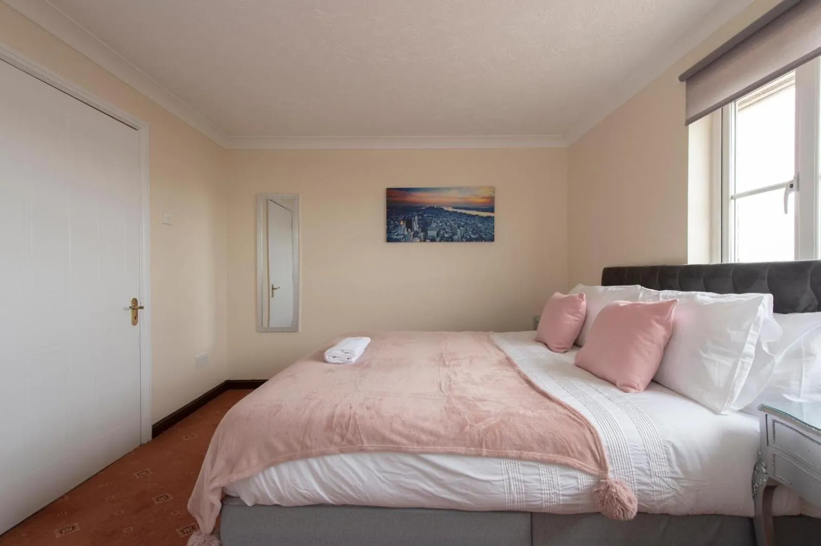 Lovely 5 Bed House With 8 Beds In Thamesmead Thamesmead  Thamesmead (Greater London)